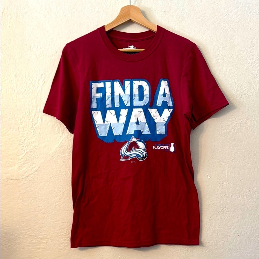 NWT Wmns Colorado Avalanche 2022 Stanley Cup Playoffs 'Find A Way' T-Shirt Small
